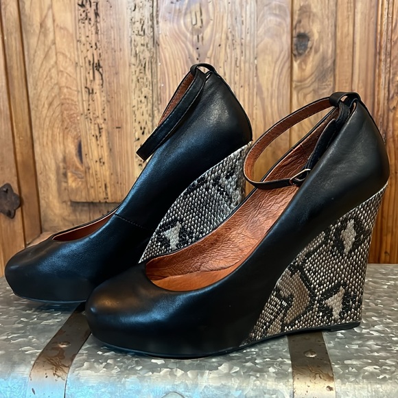 Jeffrey Campbell Shoes - JEFFREY CAMPBELL Black Leather Snake Print Wedge Heel w/ Ankle Strap 7 M